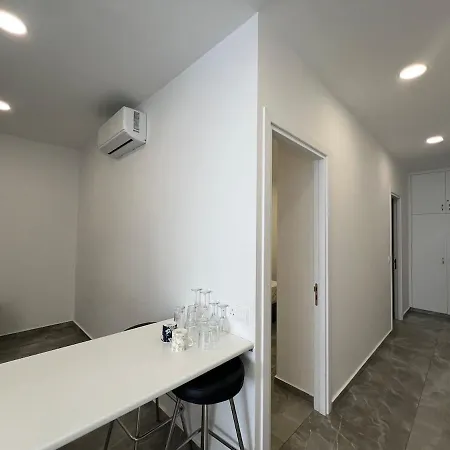 Stylish Apts Near The Center!