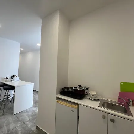 Διαμέρισμα Stylish Apts Near The Center!